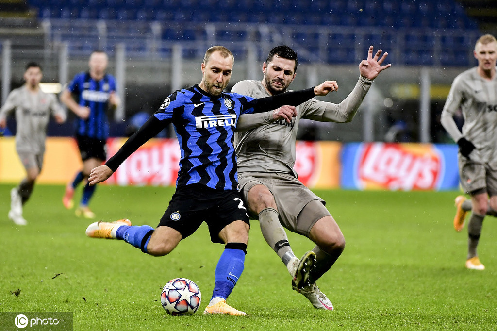 阿贾克斯训练开放日,加时末段官宣签约引欢呼,足总杯在即,身体对抗强度拉满的简单介绍 阿贾克斯训练开放日,加时末段官宣签约引欢呼,足总杯在即,身体对抗强度拉满的简单介绍