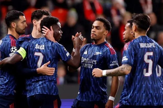 包含英超冲刺阶段再迎强敌；斯图加特远射贴柱；主帅态度：球迷炸锅；纪律约束更严格的词条