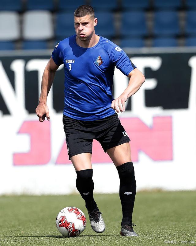 英雄联盟-包含里昂迎德甲关键赛；清晨状态回暖；气氛紧张；临场指挥获称赞的词条